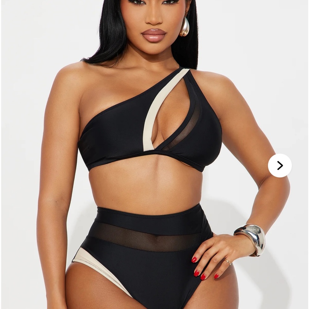 Fashion Nova Black Garment in Branded Recyclable Bag